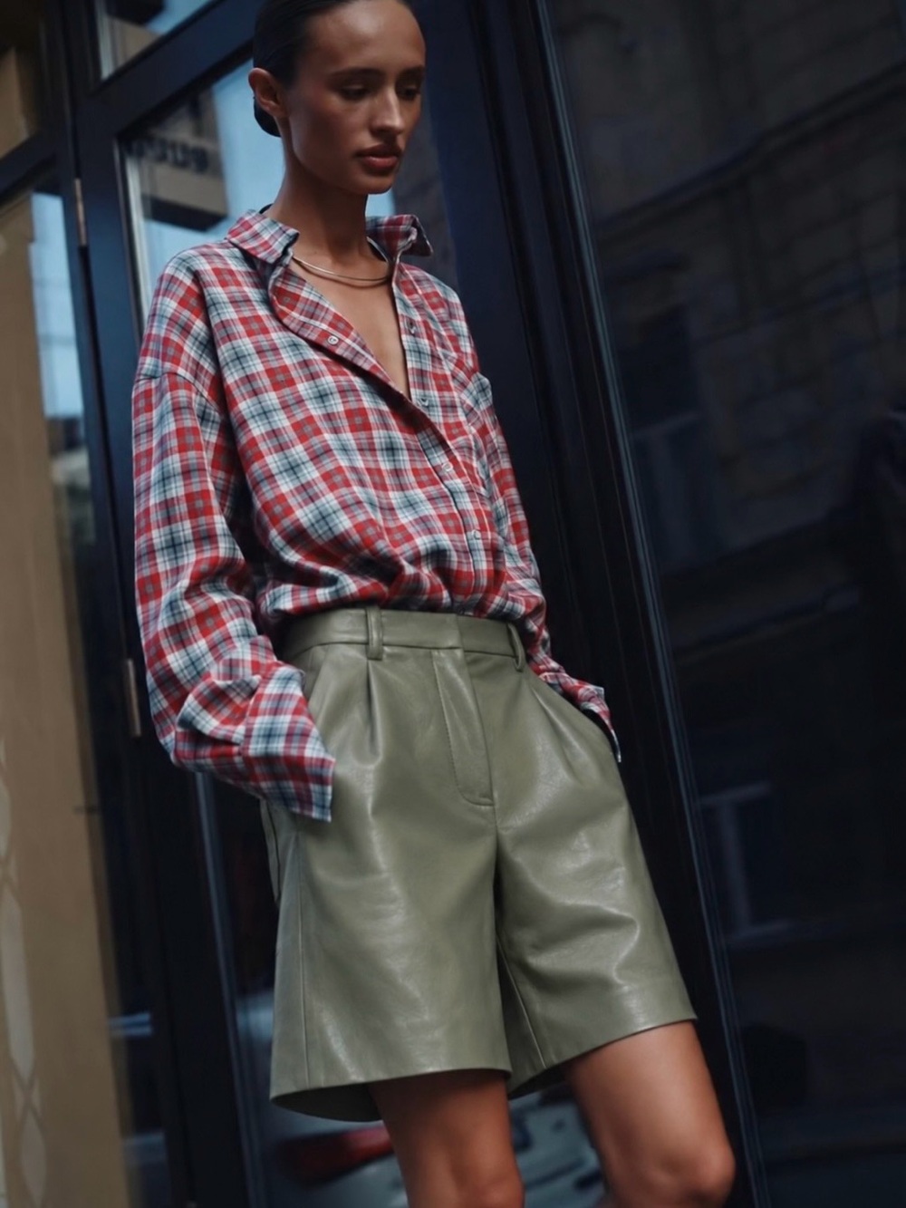 Wilfred Aritzia Faux Leather Bermuda Shorts Olive Green Size 00